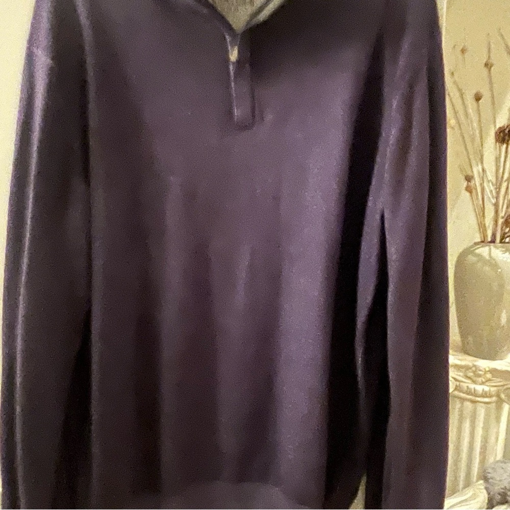 Famous designer men’s zipped sweater. Excellent condition.warm, soft, fancy